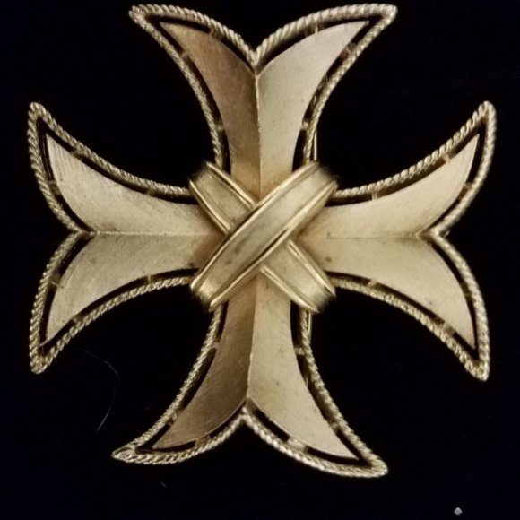 Vintage Trifari Maltese Cross Brooch - Picture 1 of 5